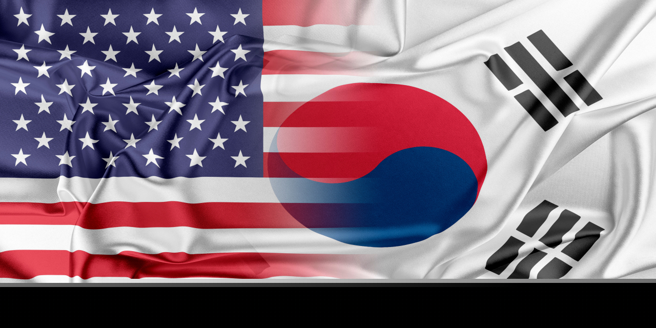 The flags of South Korea (right) and the United States. (123rf)