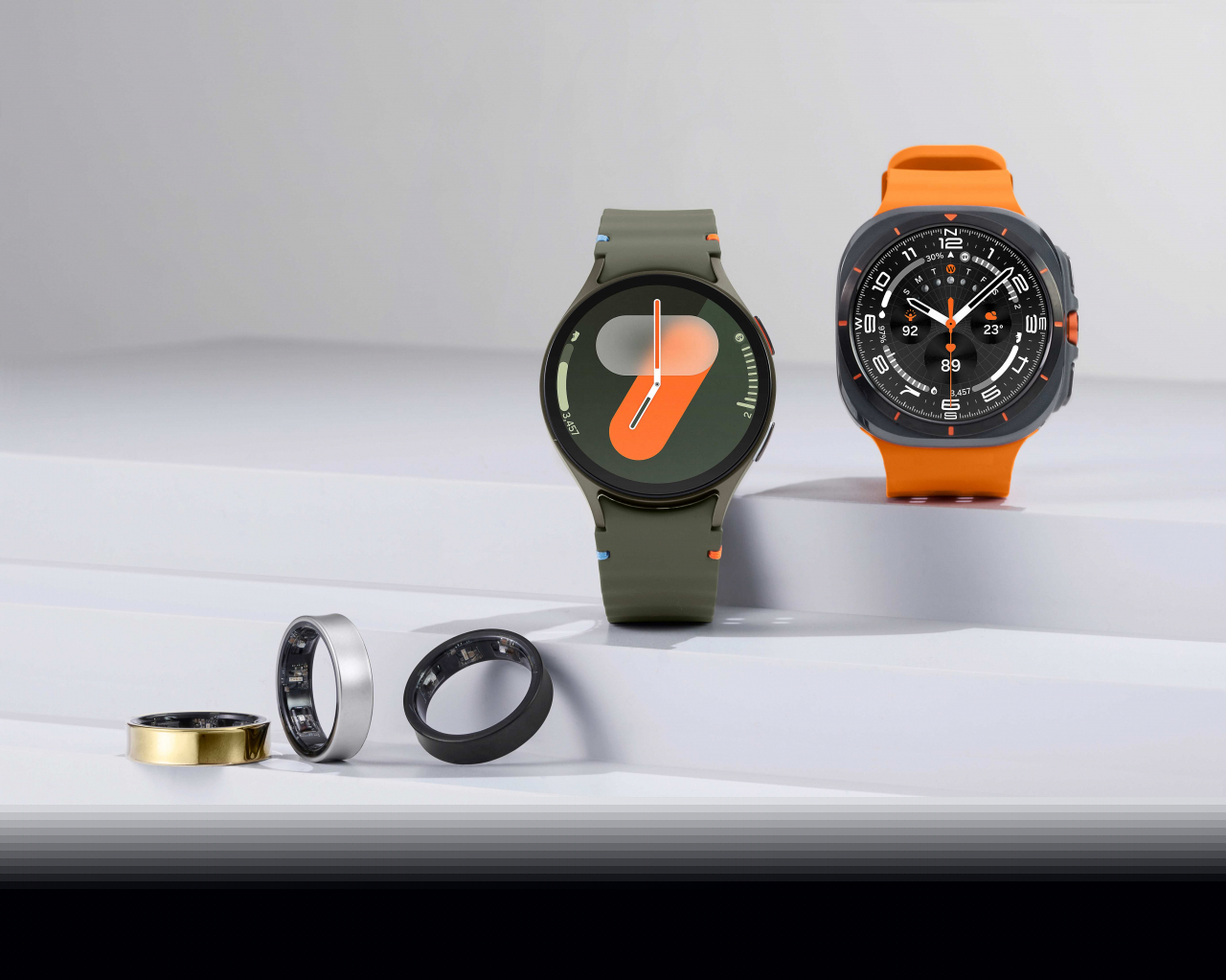 Samsung Electronics' Galaxy Ring (left) and Galaxy Watch 7 smartwatch series (Samsung Electronics)