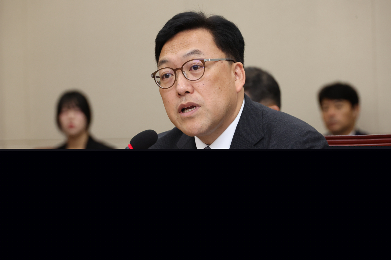 Kim Byoung-hwan, a former vice finance minister who has been nominated as the chief of Financial Services Commission, speaks during a parliamentary confirmation hearing held at the National Assembly, Monday. (Yonhap)