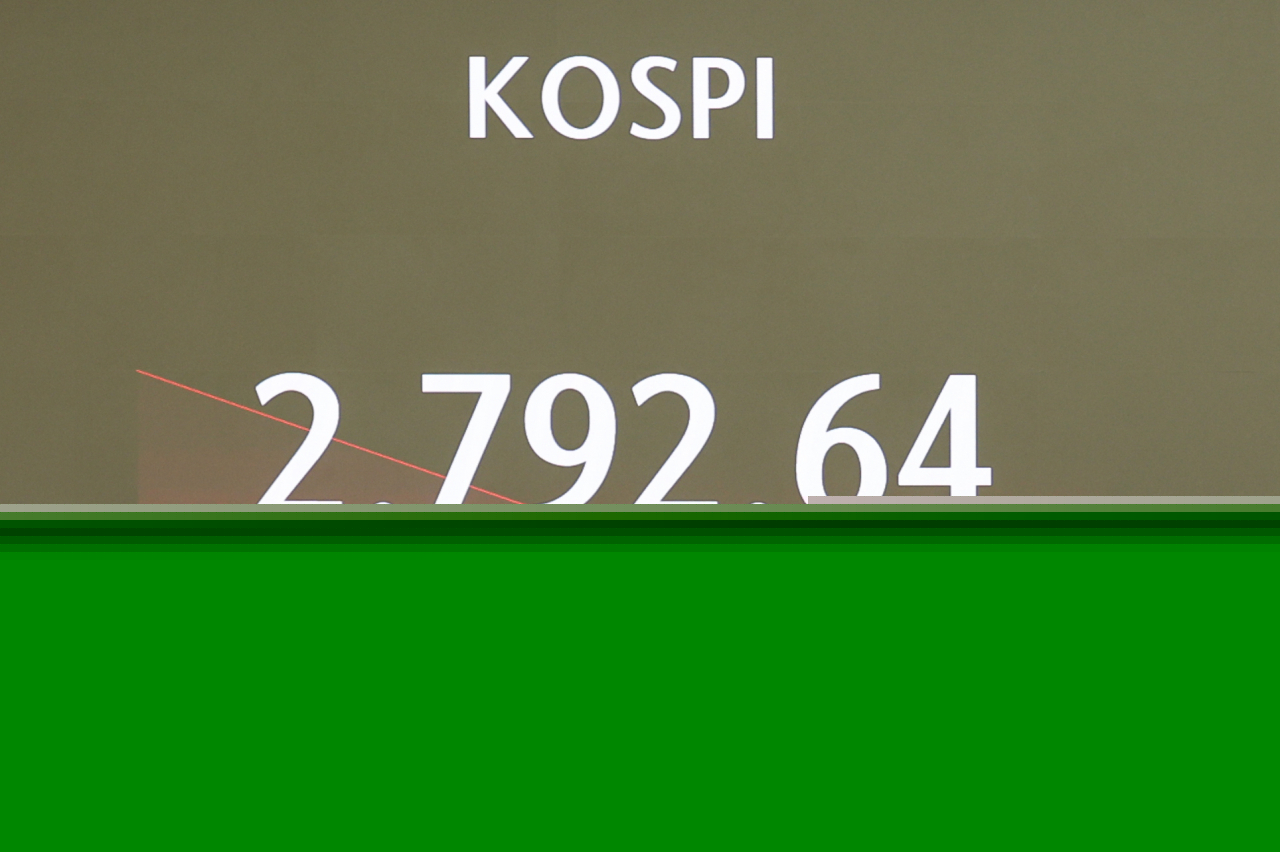 An electronic board showing the Korea Composite Stock Price Index at a dealing room of the Hana Bank headquarters in Seoul on Tuesday. (Yonhap)