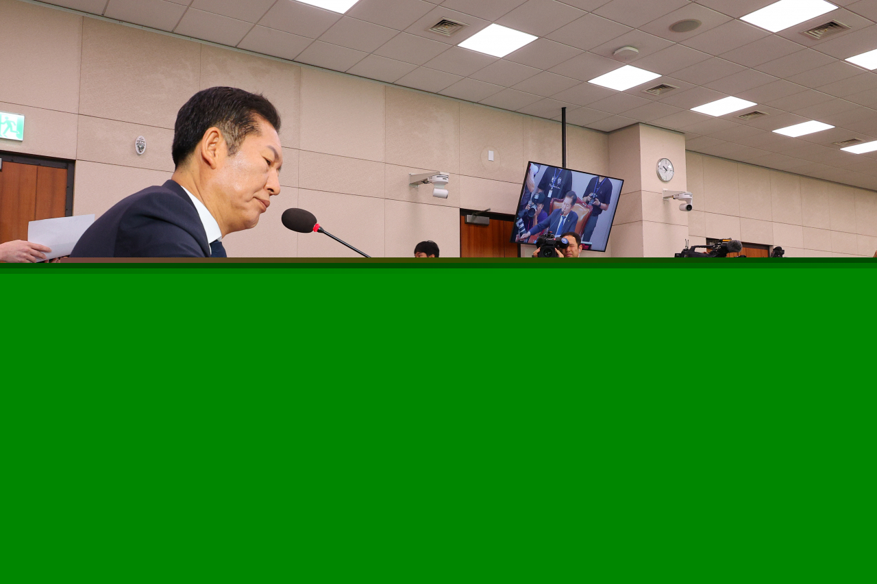 National Assembly Legislation and Judiciary Committee Chair and Democratic Party of Korea Rep. Jung Chung-rae presides over a parliamentary hearing held at the National Assembly in Yeouido, western Seoul, on Friday. (Yonhap)