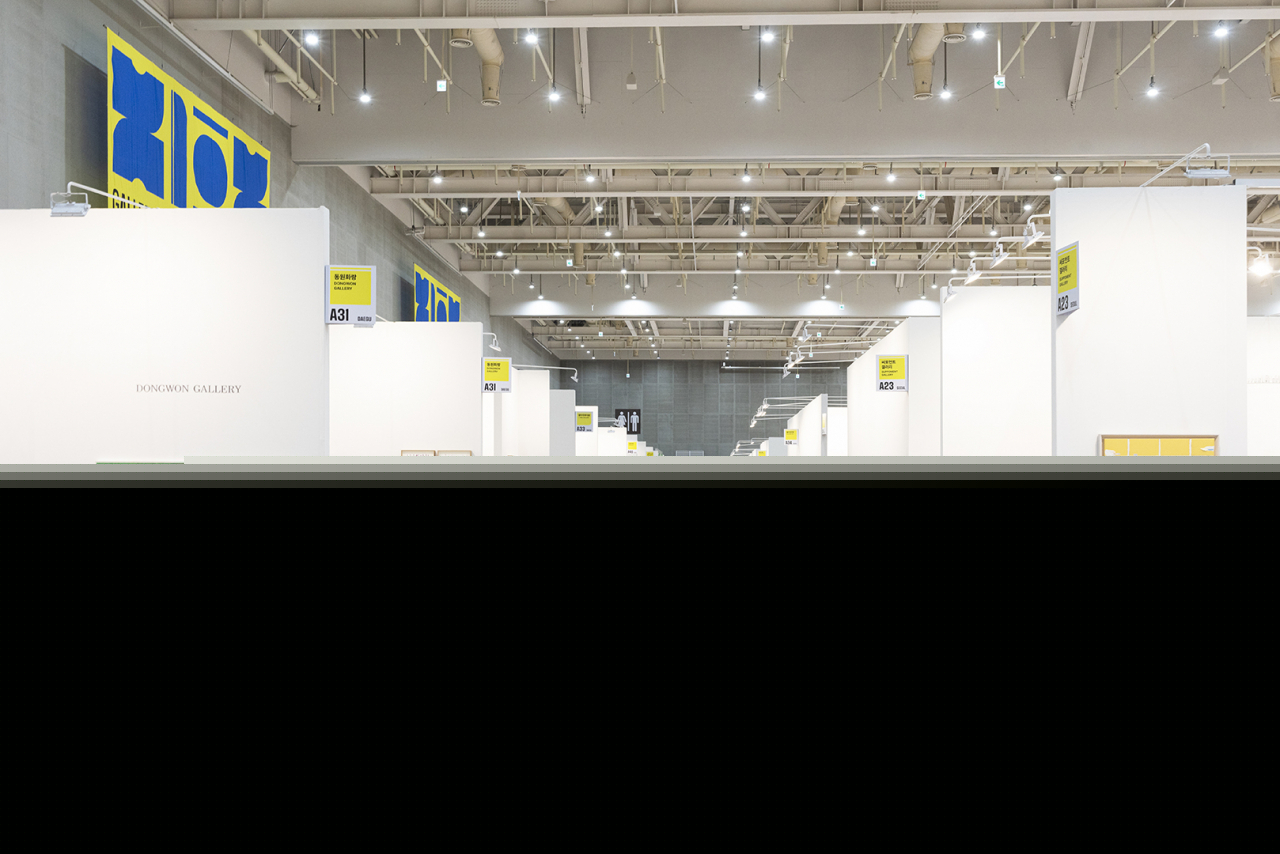 An installation view of the inaugural Galleries Art Fair in Suwon that ran from June 27 to 30 (Courtesy of the Galleries Association of Korea)