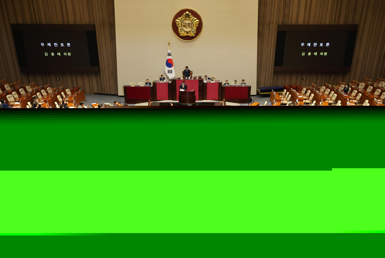 Opposition lawmakers leave a plenary session of the National Assembly in Seoul on Monday, as Rep. Kim Yong-tae of the ruling People Power Party begins to filibuster to block the passage of a revision to a broadcasting law. (Yonhap)