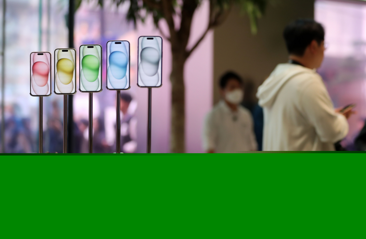 Apple's iPhone 15 series are displayed at Apple Myeongdong, a retail store located in the center of Seoul's vibrant and bustling shopping district. (Newsis)