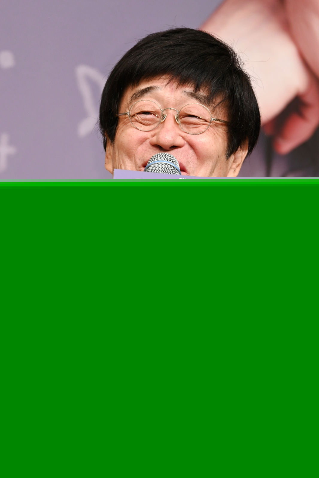 Kim Chang-wan answers a question during the press conference held in SBS headquarters in Seoul, Monday. (SBS)