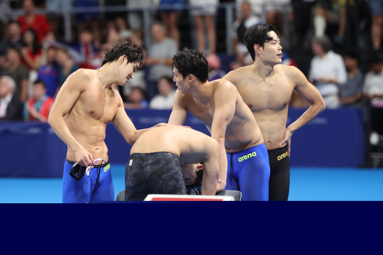 Kim Woo-min, Hwang Sun-woo, Yang Jae-hoon and Lee Ho-joon (from left) of South Korea react to their sixth-place finish in the men's 4x200-meter freestyle relay final at the Paris Olympics at Paris La Defense Arena in Nanterre, France, on Tuesday. (Yonhap)